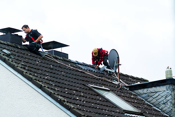 Un professionnel commence par inspecter la toiture. Nettoyage Toiture Écully exige une évaluation minutieuse. Ensuite,