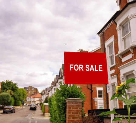 Estimer le prix d'une maison à vendre à Chaponost nécessite une analyse approfondie de plusieurs facteurs. En prenant