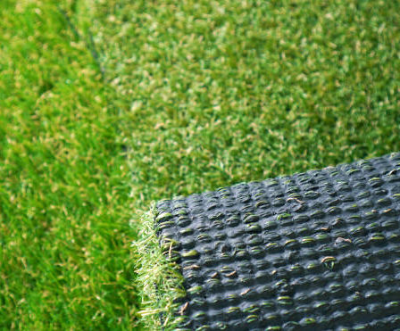 Construction d'un terrain de tennis en gazon synthétique à Antibes