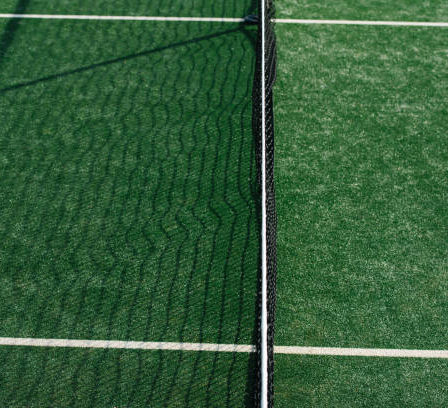 Construction d'un terrain de tennis en gazon synthétique à Antibes